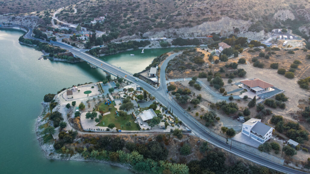 Looking to buy commercial property with land for sale? Here's what it means, how to spot red flags, and tips for making the right move.